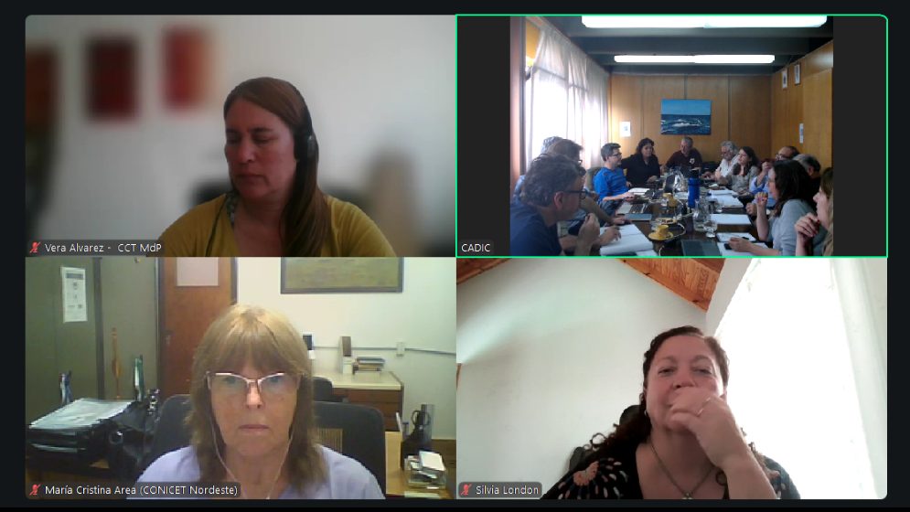 Directoras y directores de los CCT en reunión de trabajo