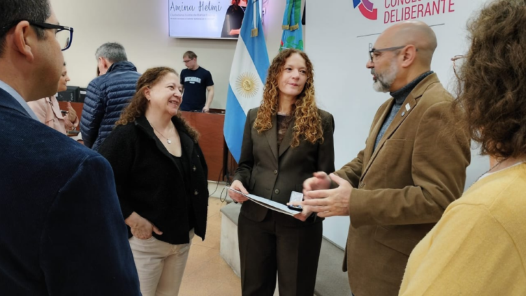 De izq a der Silvia London, Amina Helmi y Miguel Sanchez